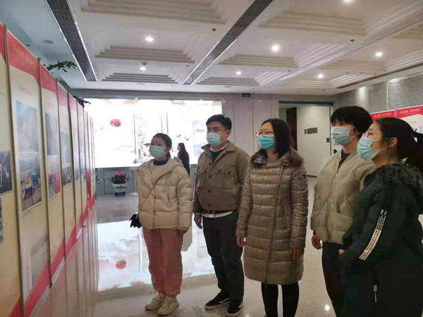 2020-12-14省住房和城乡建设厅组织参观“同心抗疫 皖美留芳—安徽省抗击新冠肺炎疫情纪实主题展”